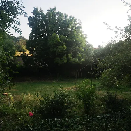 Guest house Lelieu Source, Au Jardin