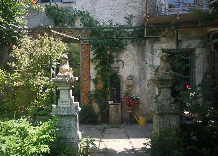 Au Jardin Affittacamere Saint-Pons-de-Thomieres